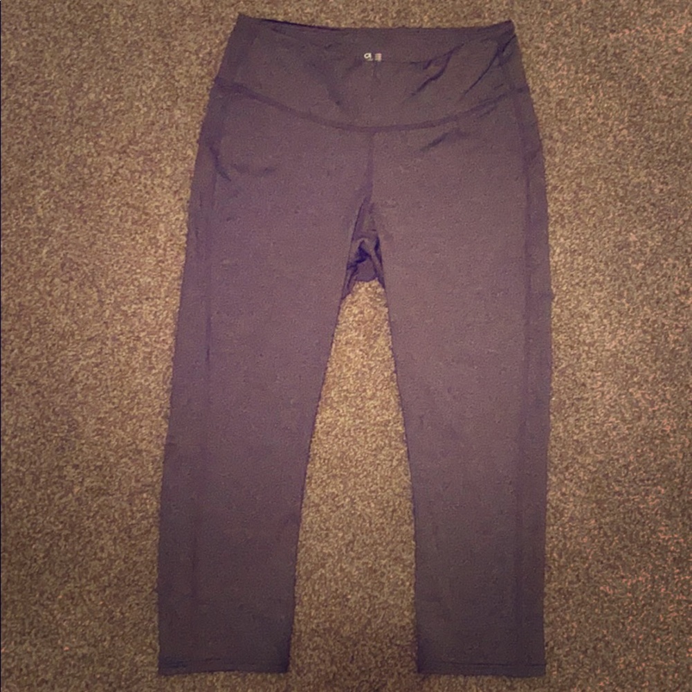Gap women’s crop exercise leggings